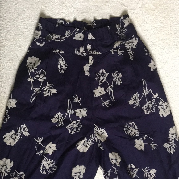 Urban Outfitters Paperbag Pants - Size 2 - Picture 2 of 4